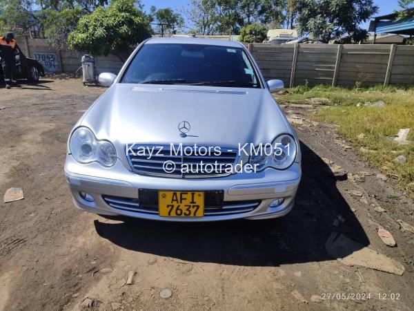 2012 - Mercedes Benz C200