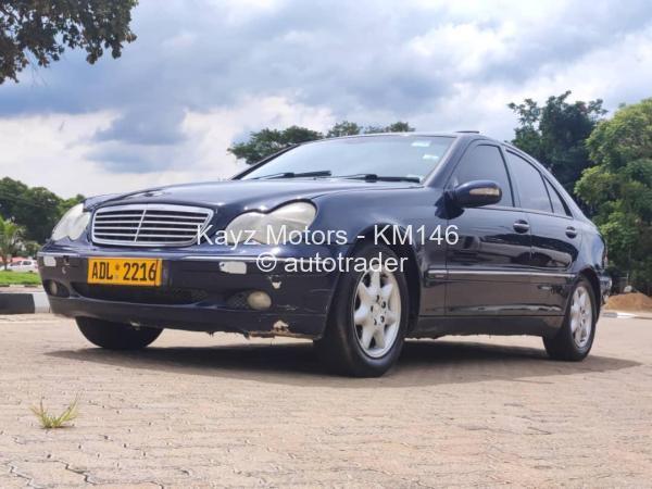 2011 - Mercedes Benz C200