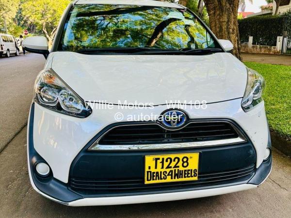 2018 - Toyota  Sienta