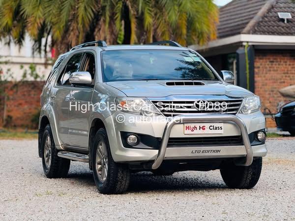 2013 - Toyota Fortuner 2013 - Toyota Fortuner