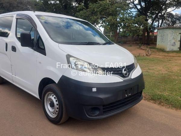 2015 - Nissan  NV200