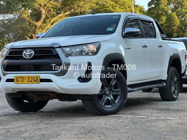 2021 - Toyota  Hilux