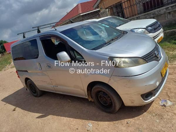 2014 - Nissan NV200 2014 - Nissan NV200