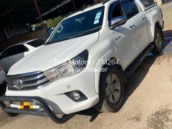 2017 - Toyota  Hilux