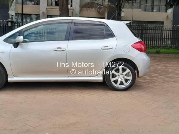 2010 - Toyota  Auris