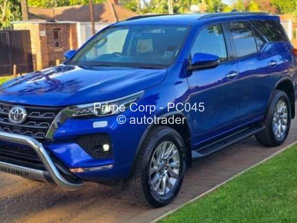 2023 - Toyota  Hilux