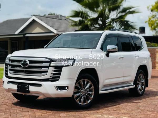 2023 - Toyota  Landcruiser 300 ZX