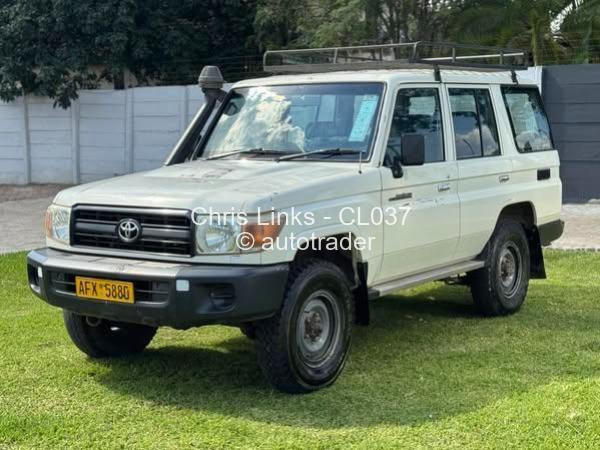 2013 - Toyota Land Cruiser 2013 - Toyota Land Cruiser