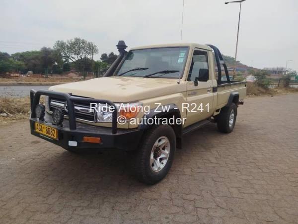 2010 - Toyota  Land Cruiser 79