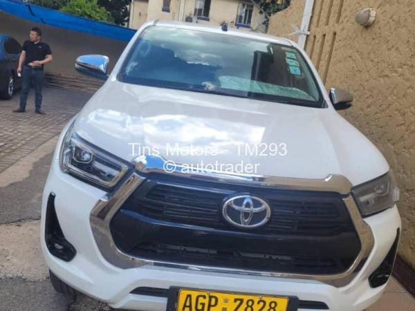 2023 - Toyota  Hilux
