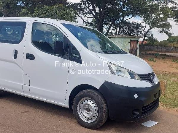 2015 - Nissan  NV200