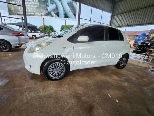 2004 - Toyota  Vitz