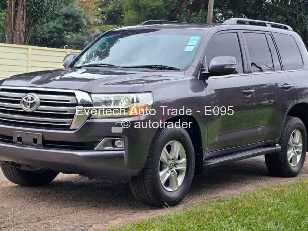 2017 - Toyota Land Cruiser 200 2017 - Toyota Land Cruiser 200