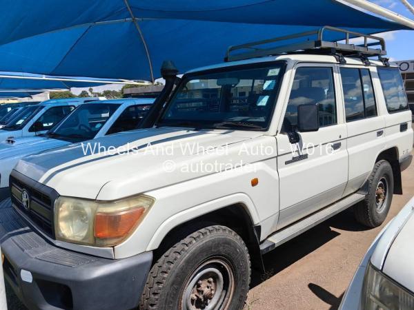 2016 - Toyota  Land Cruiser