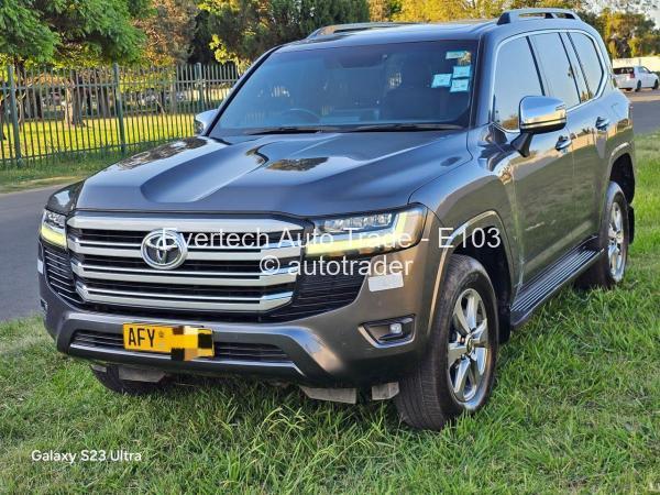 2022 - Toyota  Landcruiser 300 VX