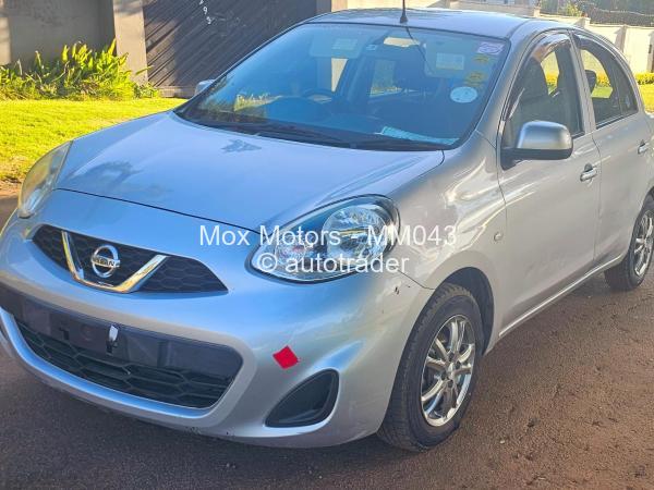 2015 - Nissan  March