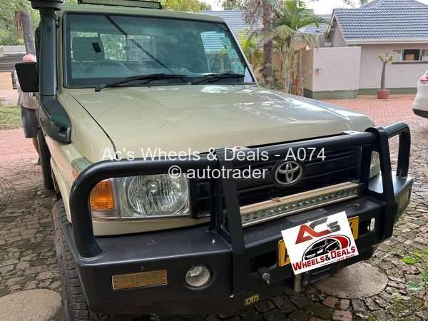 2014 - Toyota  Land Cruiser 79