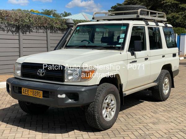 2016 - Toyota Land Cruiser 79 2016 - Toyota Land Cruiser 79