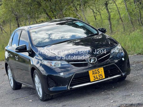2015 - Toyota  Auris