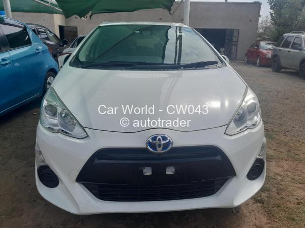2015 - Toyota  Vitz
