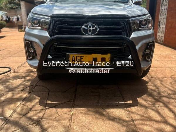 2019 - Toyota  Hilux