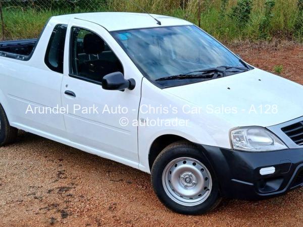 2017 - Nissan  NP200