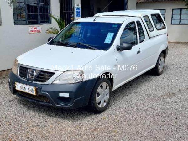 2016 - Nissan  NP200