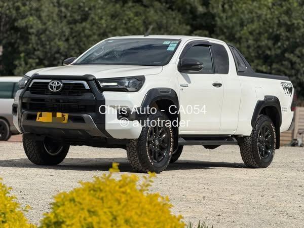 2022 - Toyota  Hilux