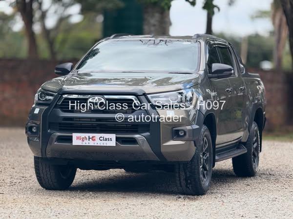 2022 - Toyota  Hilux