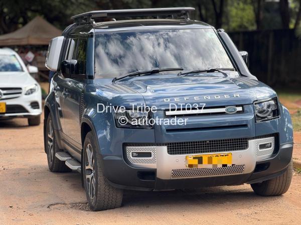 2022 - Land-Rover  Defender