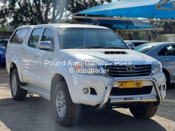 2014 - Toyota  Hilux