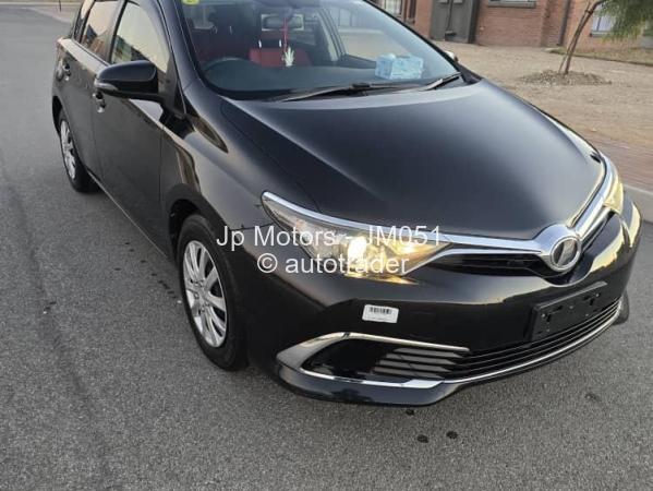 2016 - Toyota  Auris