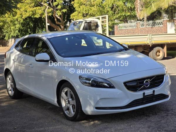 2015 - Volvo  V40