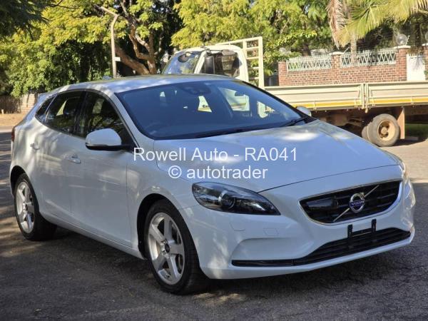 2015 - Volvo  V40