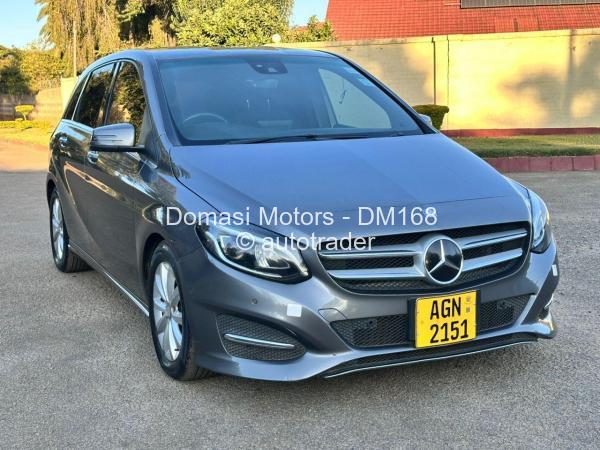 2017 - Mercedes Benz B180