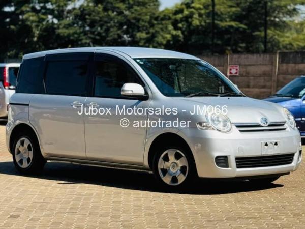 2015 - Toyota  Sienta
