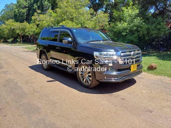 2021 - Toyota  Land Cruiser 200
