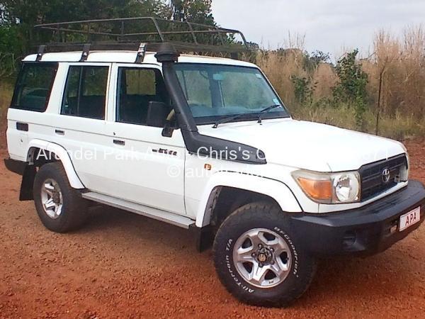 2010 - Toyota  Landcruiser 76