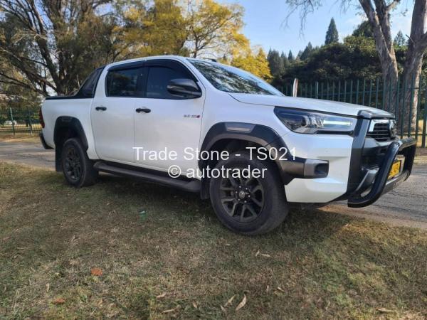 2023 - Toyota  Hilux
