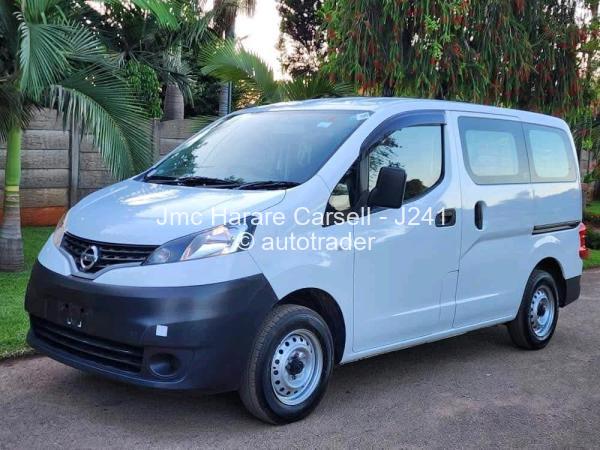 2015 - Nissan  NV200