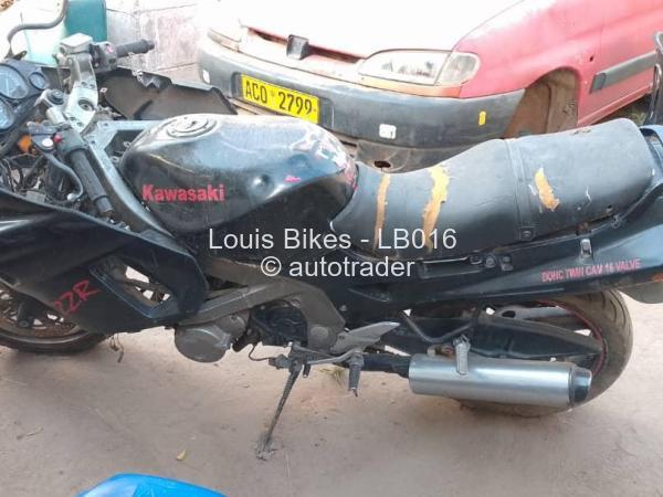  - Kawasaki zzR400cc