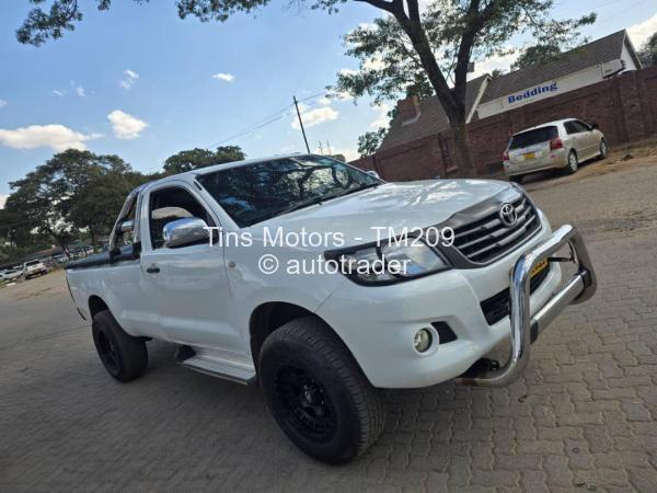 2015 - Toyota  Hilux