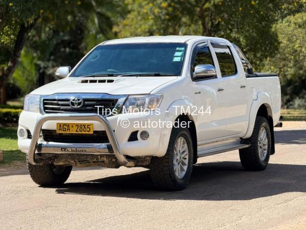 2015 - Toyota  Hilux