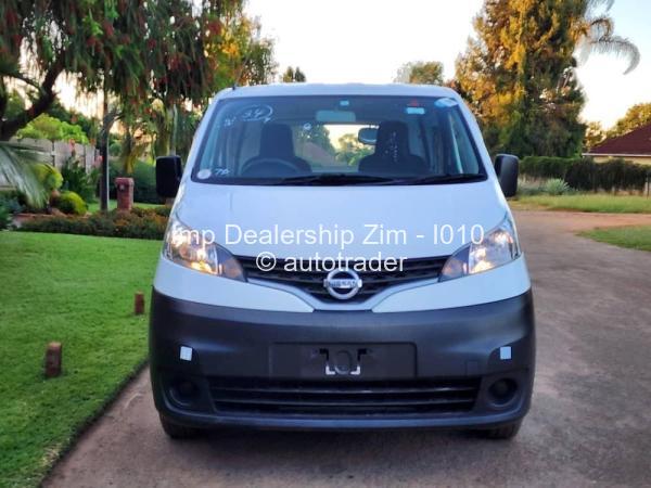 2015 - Nissan  NV200