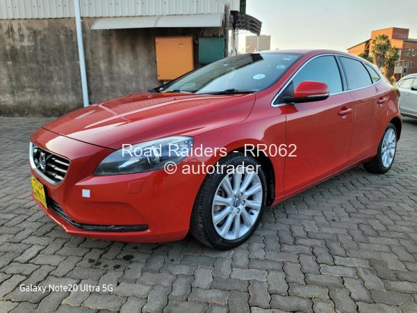 2015 - Volvo  V40