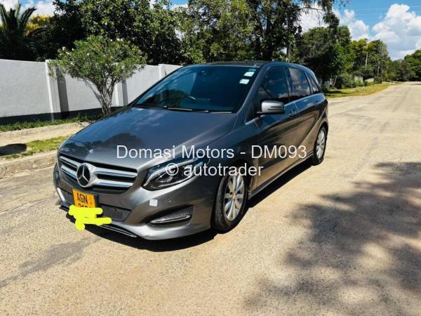 2017 - Mercedes Benz B180