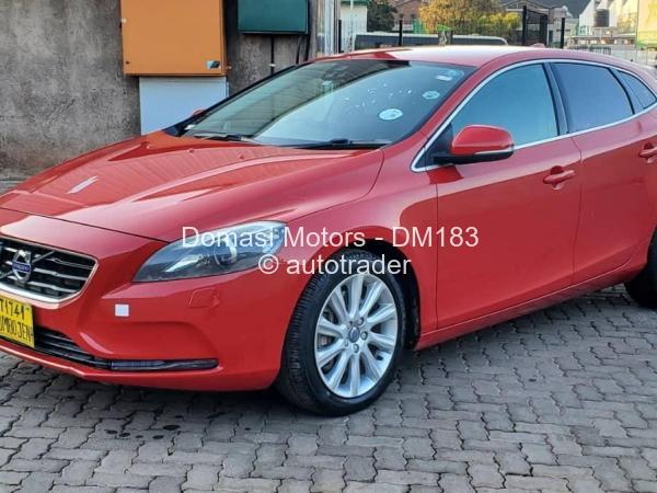 2015 - Volvo  V40
