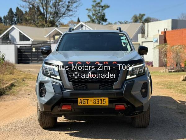2021 - Nissan  Navara