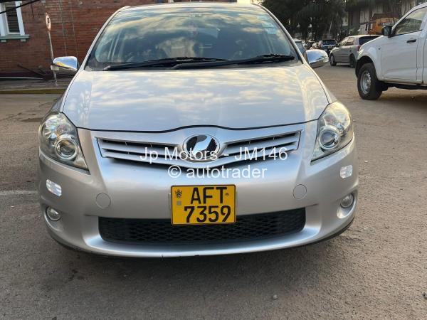 2012 - Toyota  Auris