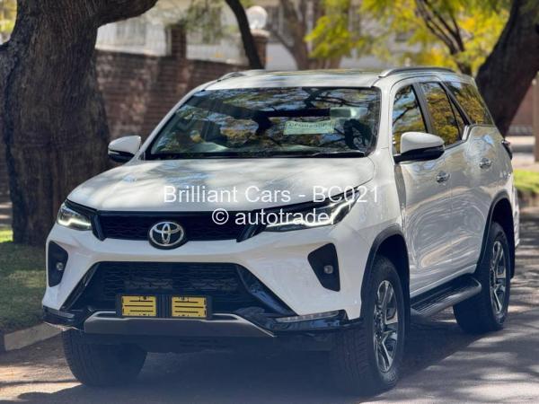 2023 - Toyota  Hilux